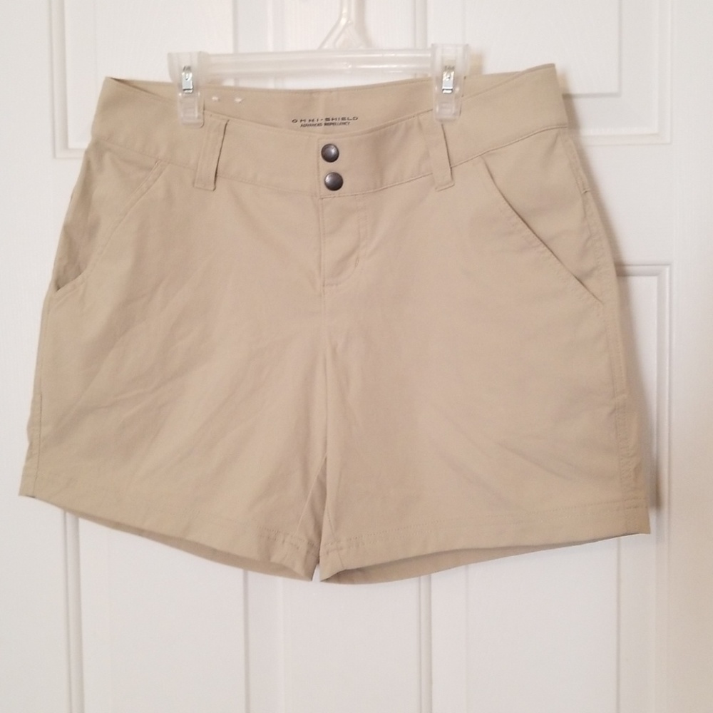 Columbia Khaki Shorts- lightweight